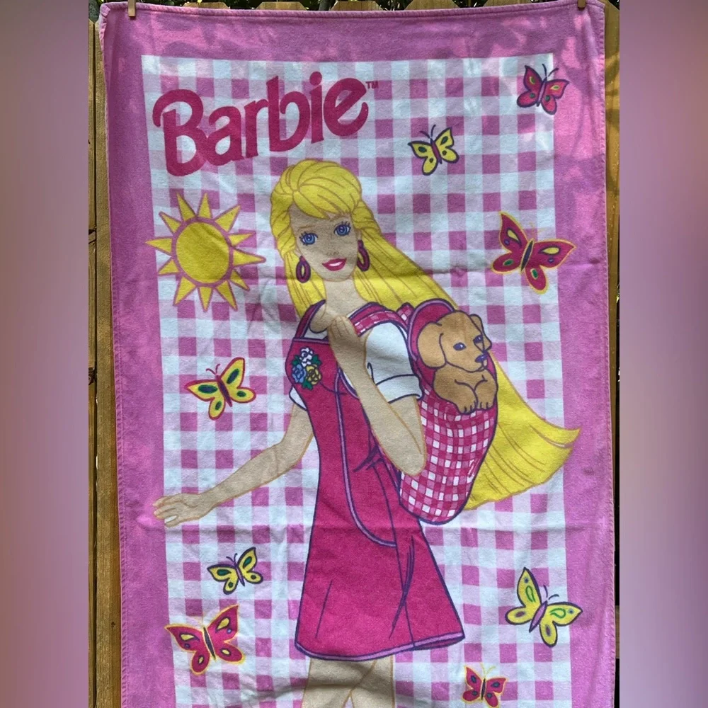 VINTAGE BARBIE BEACH TOWEL.